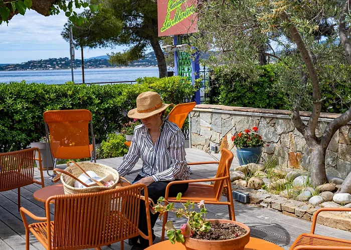Logis Hôtel le Provencal Rest les Mûriers